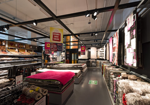 LIPO furniture store